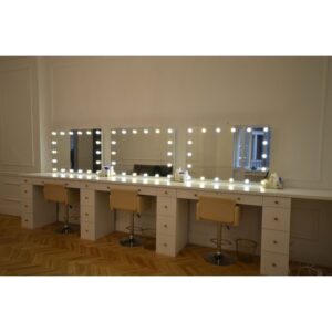 OGLEDALA SA LED OSVJETLJENJEM 70x60cm OGLEDALA SA LED OSVJETLJENJEM 70x60cm