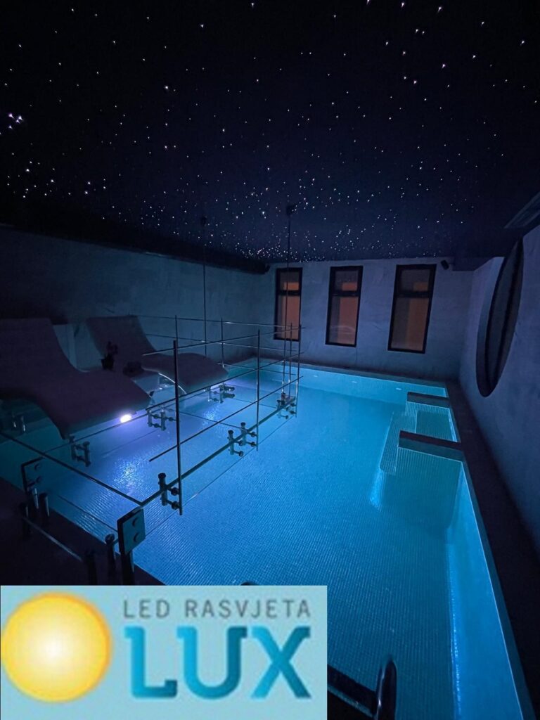 ZVJEZDANO NEBO IZNAD BAZENA ZVJEZDANO NEBO IZNAD BAZENA